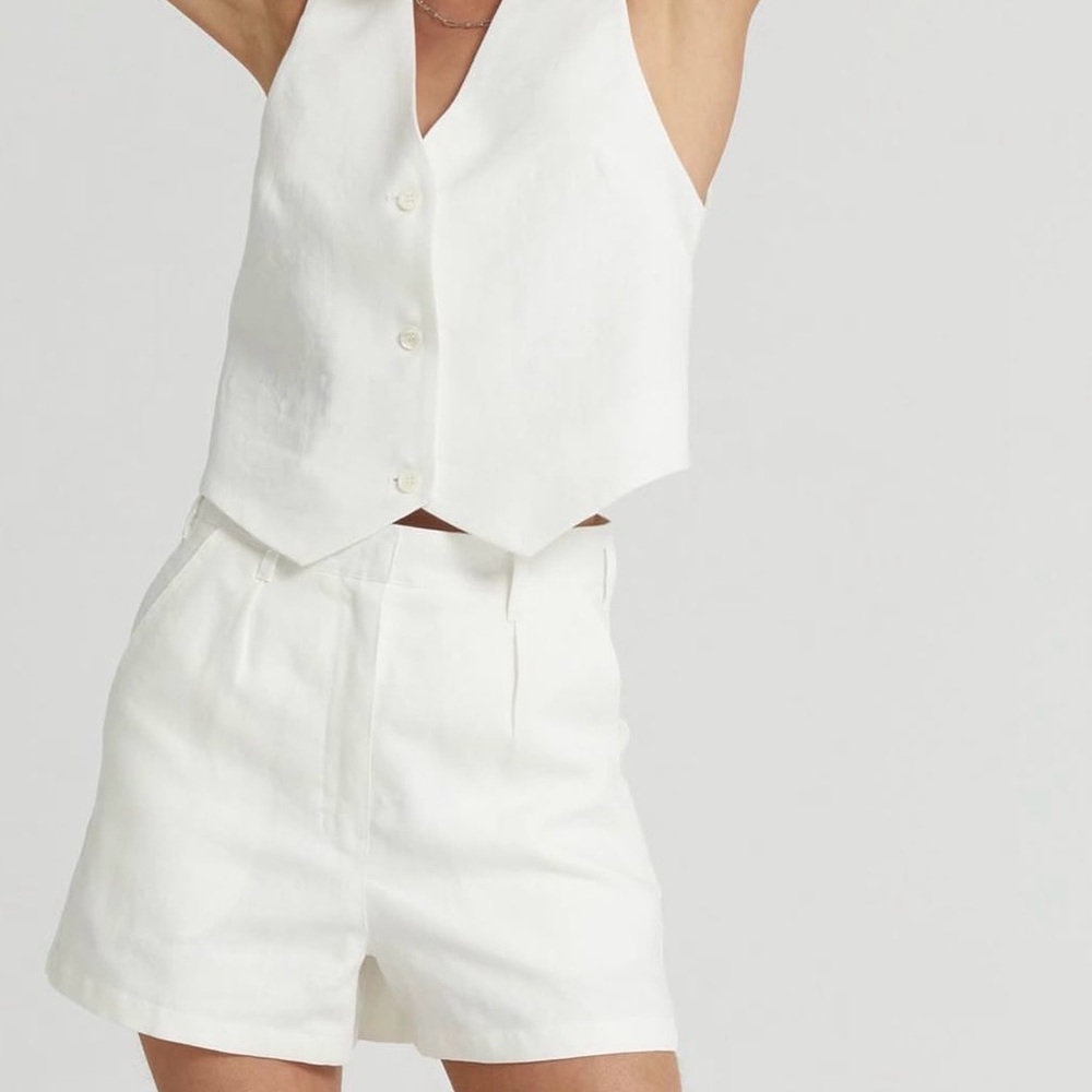 Almina Concept Linen Pleated Shorts White